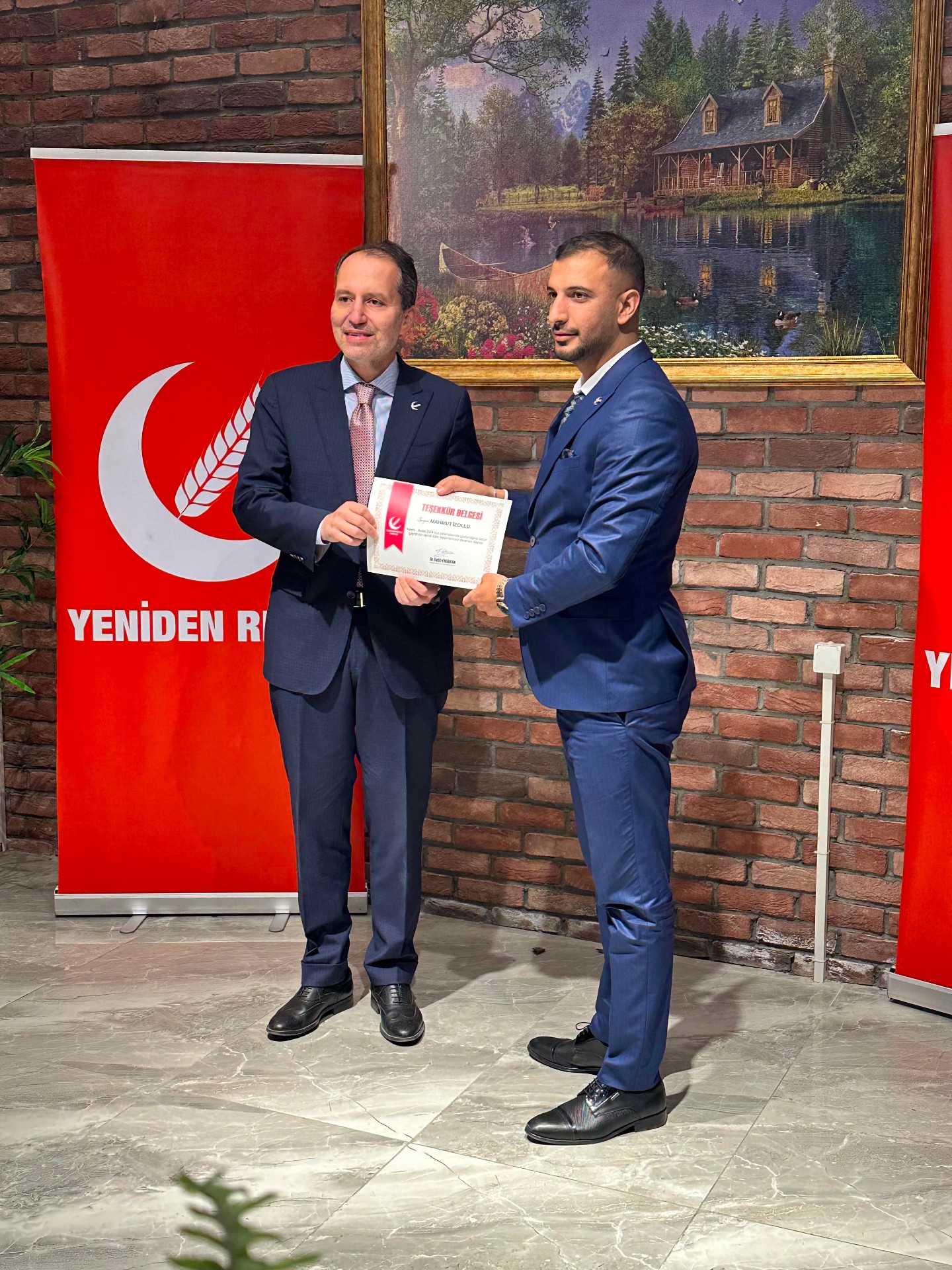 Genel Başkan ile teşekkür belgesi takdimi